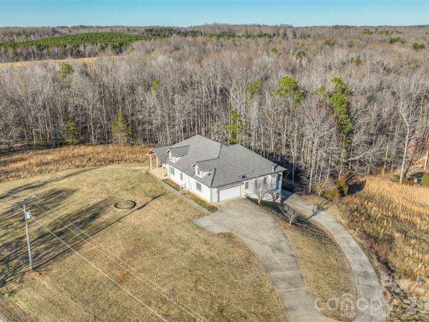 424 Rollingbrook Road, Kings Mountain, NC 28086.  MLS# CAR4318684, YatesRealty ID 3237. Privacy and Space Galore!