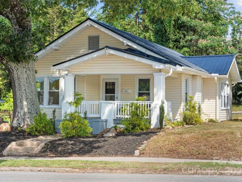 595 Court Street, Marion, NC 28752.  MLS# CAR4279159, YatesRealty ID 32370. 