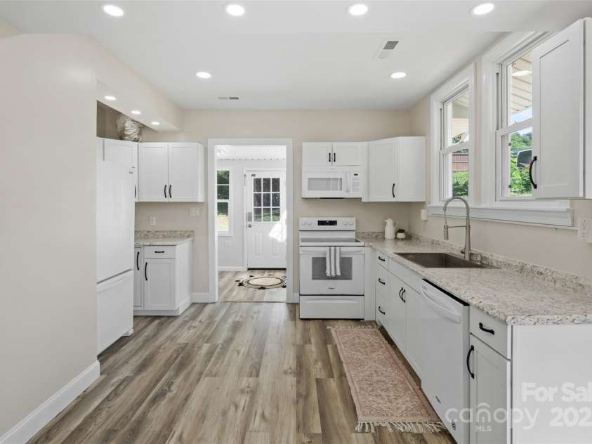 595 Court Street, Marion, NC 28752.  MLS# CAR4279159, YatesRealty ID 32370. 