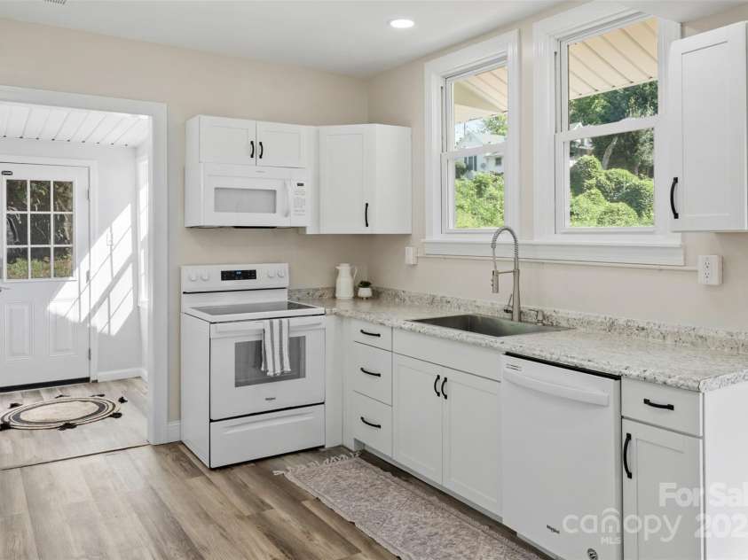 595 Court Street, Marion, NC 28752.  MLS# CAR4279159, YatesRealty ID 32370. 