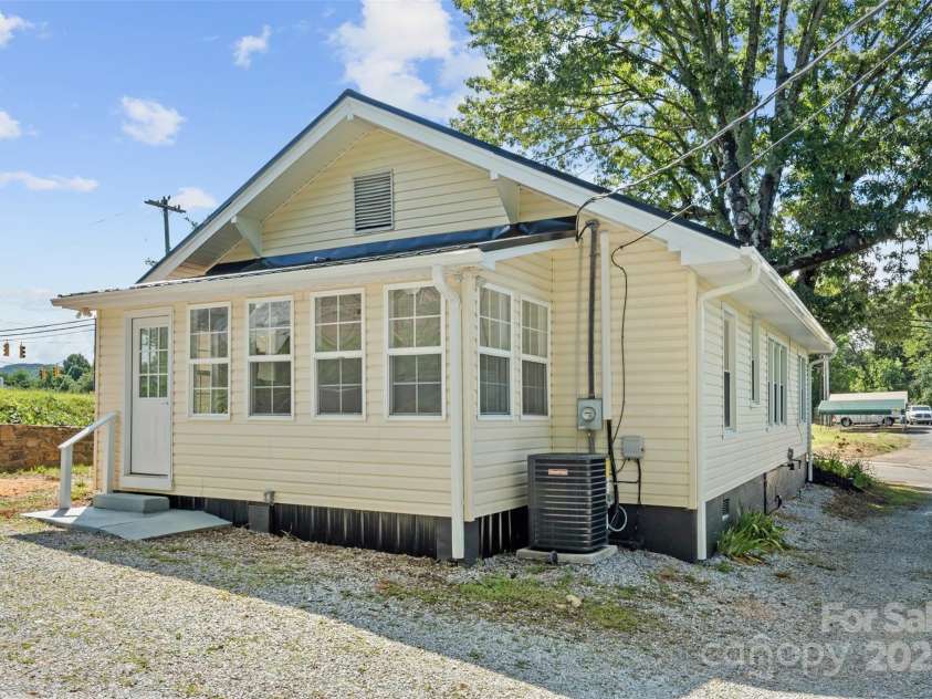 595 Court Street, Marion, NC 28752.  MLS# CAR4279159, YatesRealty ID 32370. 