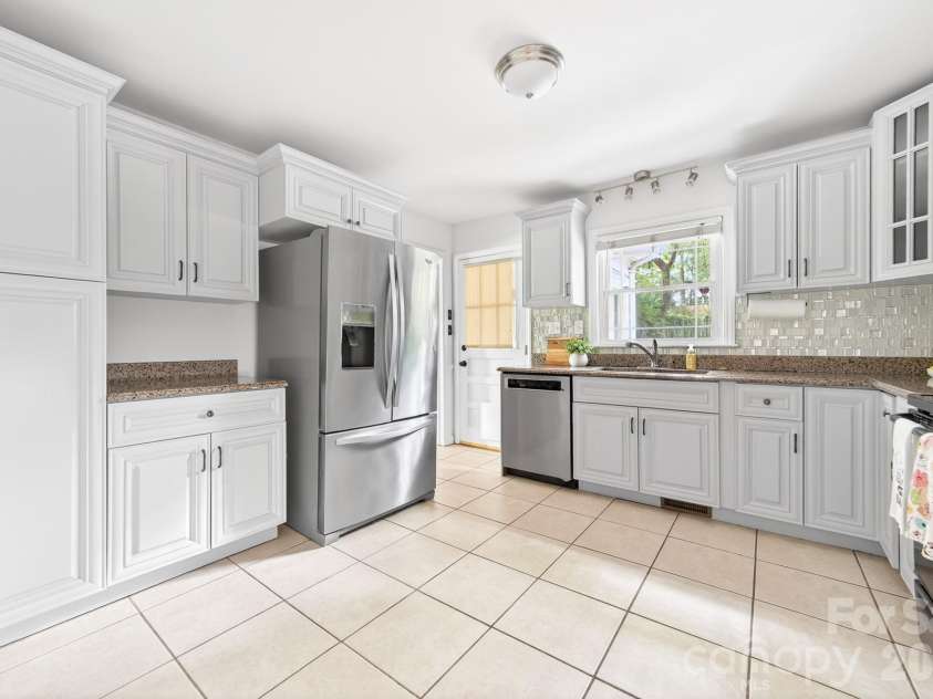 6209 Candlewood Drive, Charlotte, NC 28210.  MLS# CAR4390750, YatesRealty ID 32370. 