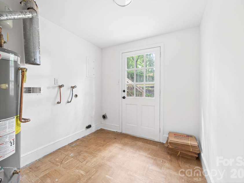 6209 Candlewood Drive, Charlotte, NC 28210.  MLS# CAR4390750, YatesRealty ID 32370. 