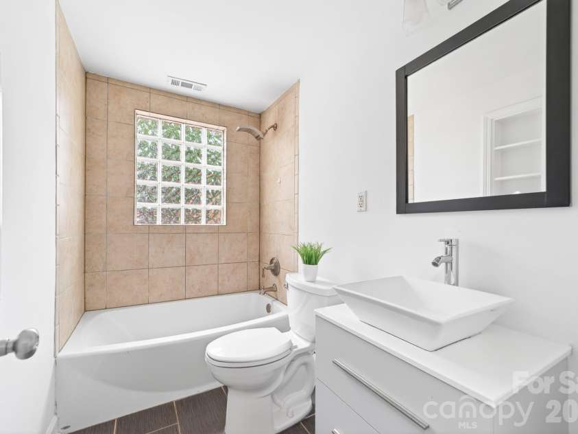 6209 Candlewood Drive, Charlotte, NC 28210.  MLS# CAR4390750, YatesRealty ID 32370. 