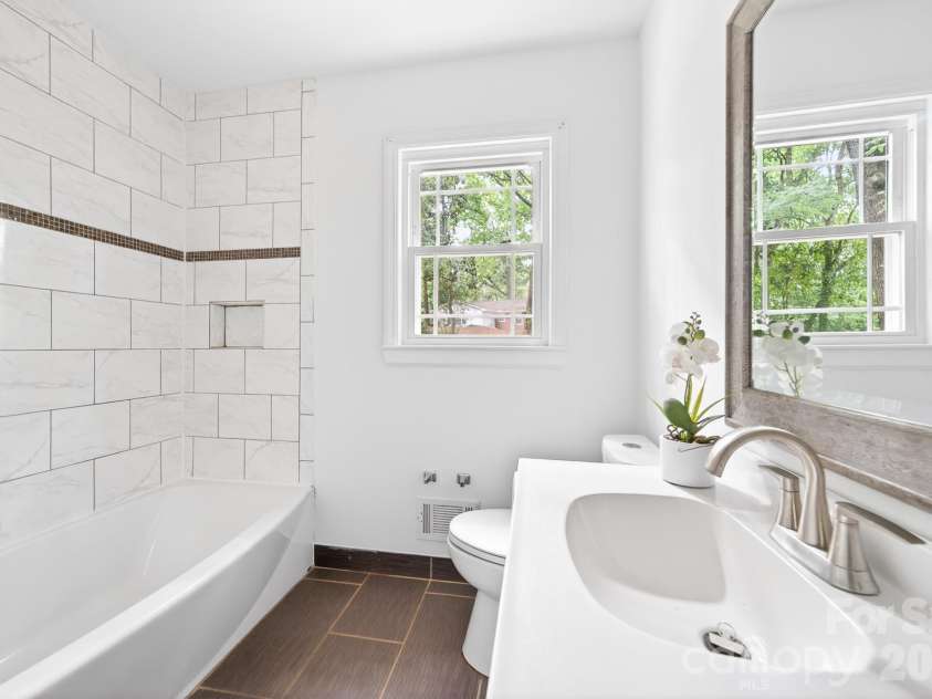 6209 Candlewood Drive, Charlotte, NC 28210.  MLS# CAR4390750, YatesRealty ID 32370. 