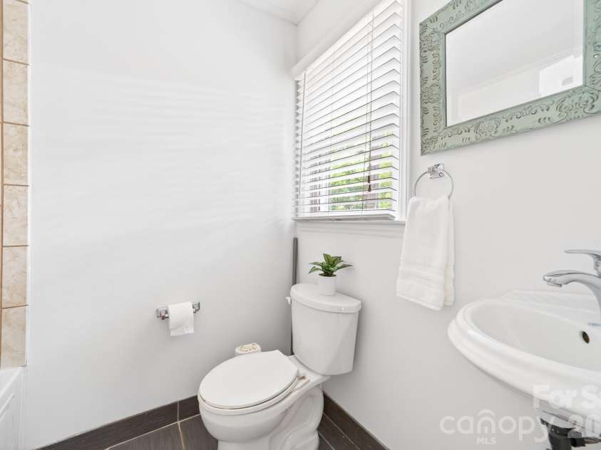 6209 Candlewood Drive, Charlotte, NC 28210.  MLS# CAR4390750, YatesRealty ID 32370. 