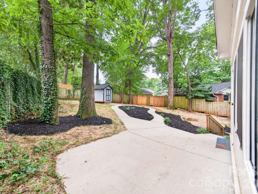 6209 Candlewood Drive, Charlotte, NC 28210.  MLS# CAR4390750, YatesRealty ID 32370. 