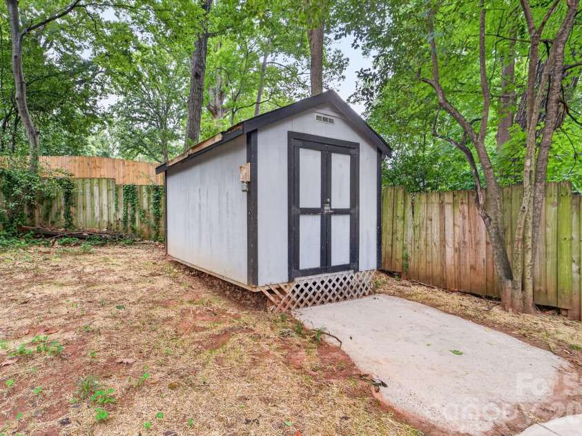 6209 Candlewood Drive, Charlotte, NC 28210.  MLS# CAR4390750, YatesRealty ID 32370. 