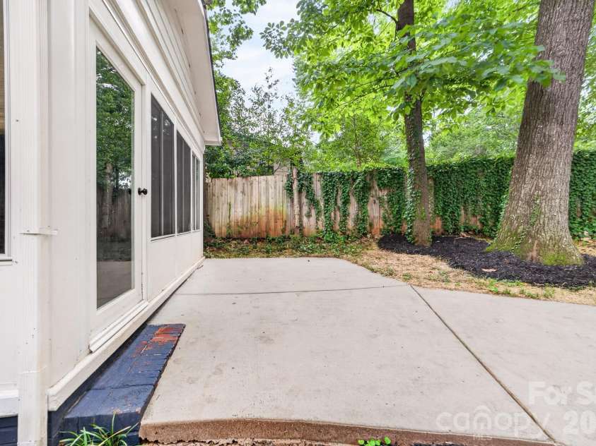 6209 Candlewood Drive, Charlotte, NC 28210.  MLS# CAR4390750, YatesRealty ID 32370. 