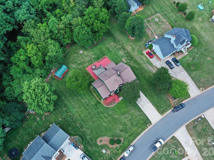 5438 Winding Oak Drive, Hickory, NC 28602.  MLS# CAR4385576, YatesRealty ID 32371. 