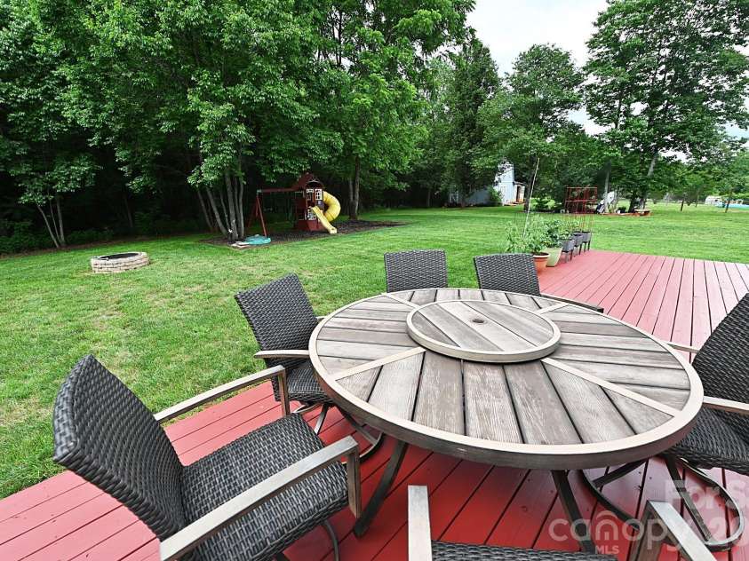 5438 Winding Oak Drive, Hickory, NC 28602.  MLS# CAR4385576, YatesRealty ID 32371. 