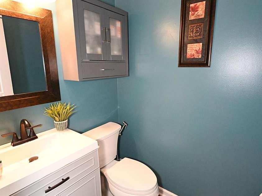 5438 Winding Oak Drive, Hickory, NC 28602.  MLS# CAR4385576, YatesRealty ID 32371. 