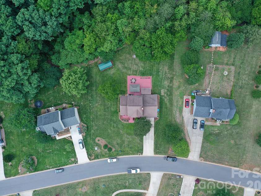 5438 Winding Oak Drive, Hickory, NC 28602.  MLS# CAR4385576, YatesRealty ID 32371. 