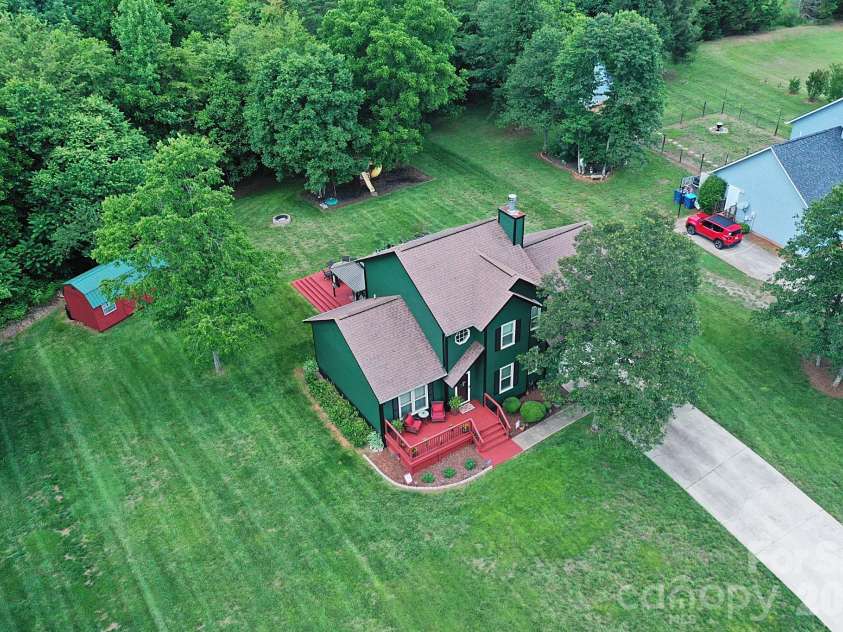 5438 Winding Oak Drive, Hickory, NC 28602.  MLS# CAR4385576, YatesRealty ID 32371. 