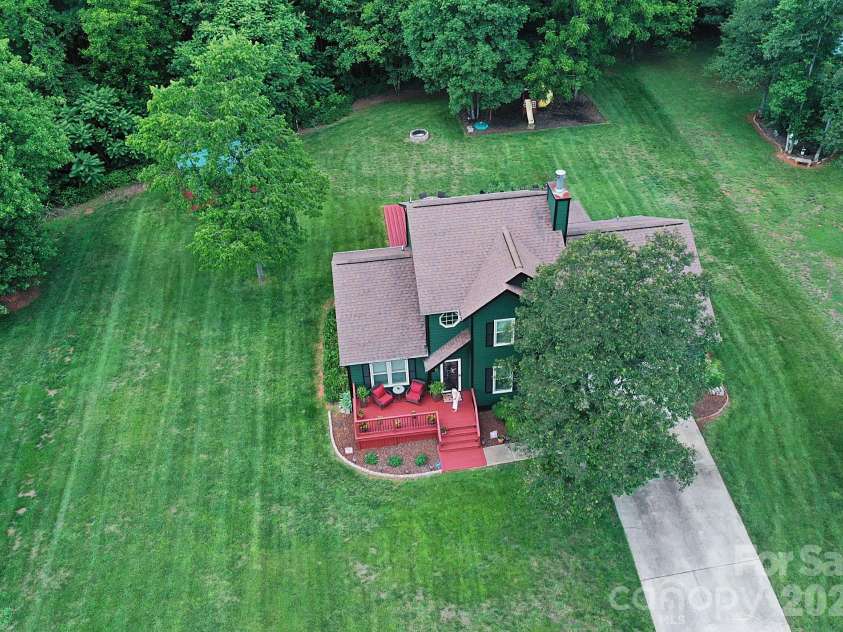 5438 Winding Oak Drive, Hickory, NC 28602.  MLS# CAR4385576, YatesRealty ID 32371. 