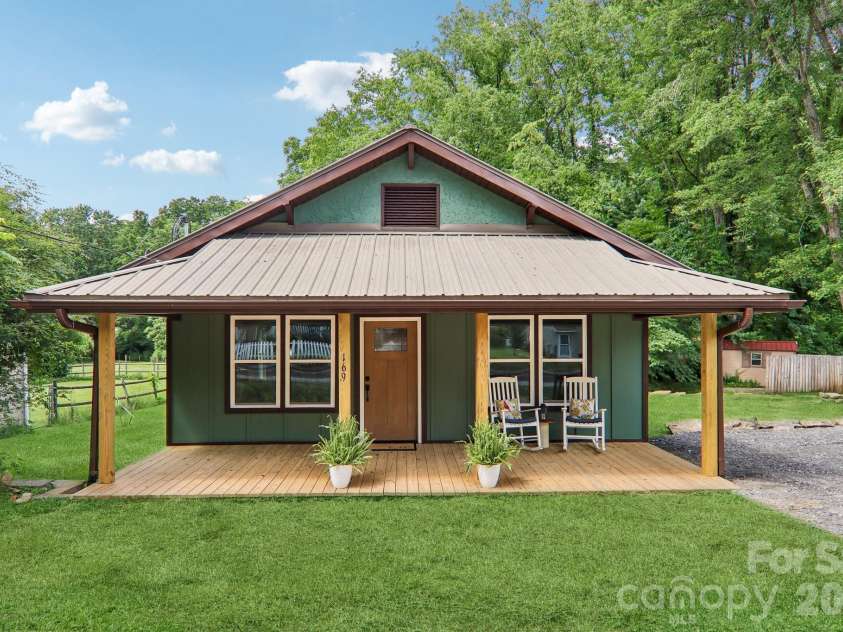 169 East Street, Waynesville, NC 28786.  MLS# CAR4394289, YatesRealty ID 32372. 