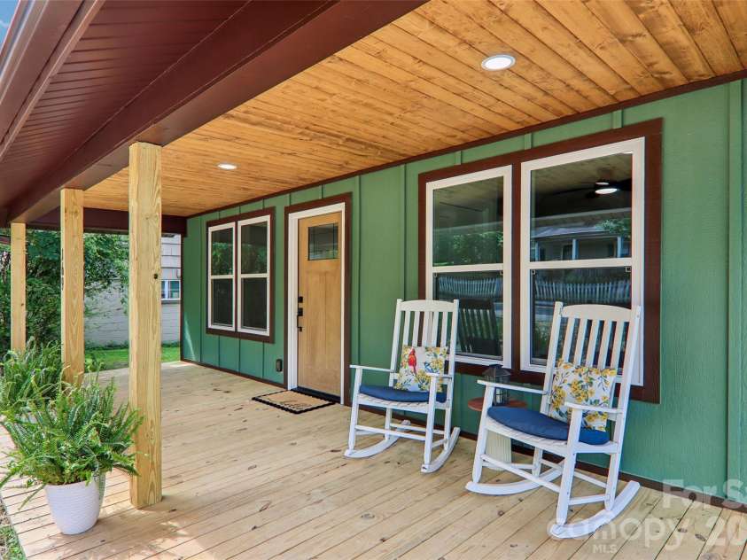 169 East Street, Waynesville, NC 28786.  MLS# CAR4394289, YatesRealty ID 32372. 