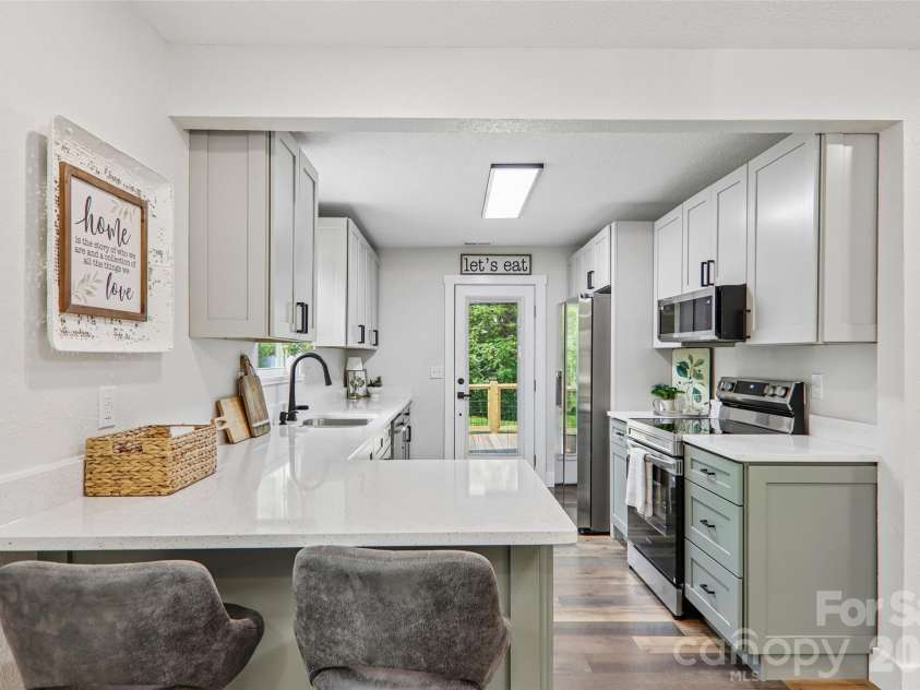 169 East Street, Waynesville, NC 28786.  MLS# CAR4394289, YatesRealty ID 32372. 