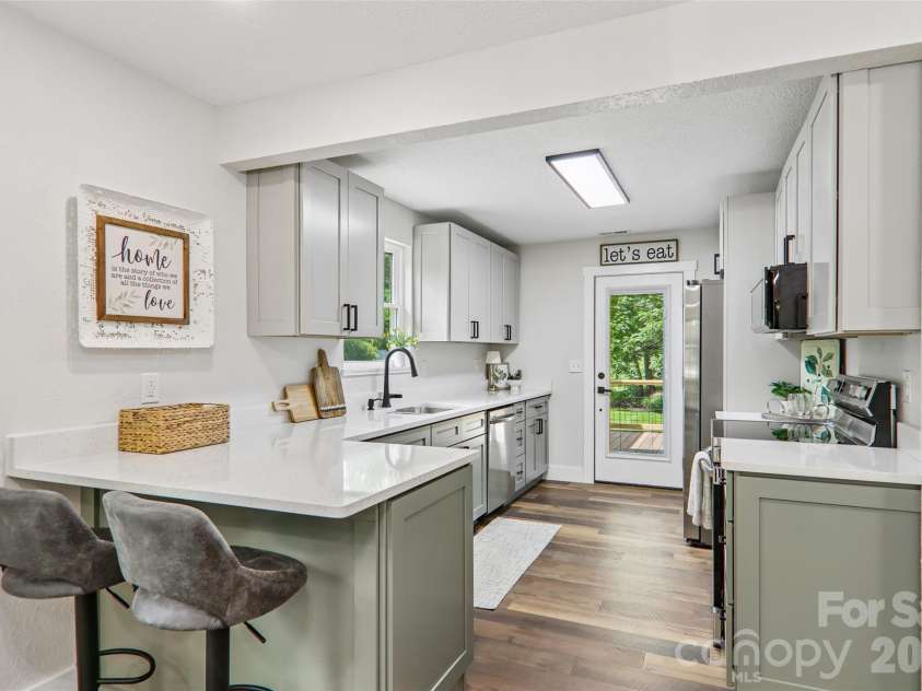 169 East Street, Waynesville, NC 28786.  MLS# CAR4394289, YatesRealty ID 32372. 