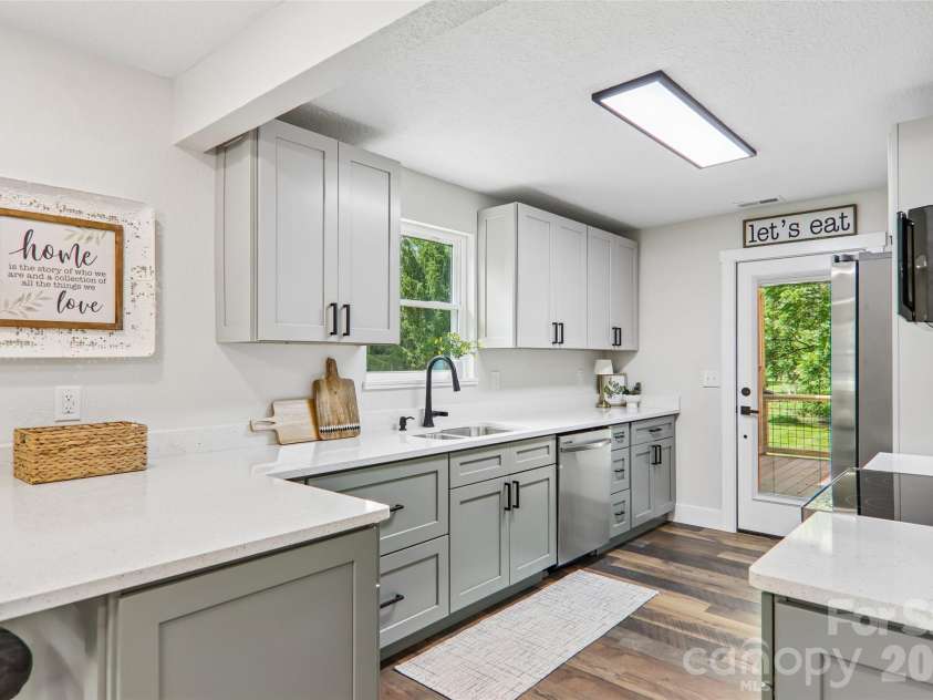 169 East Street, Waynesville, NC 28786.  MLS# CAR4394289, YatesRealty ID 32372. 