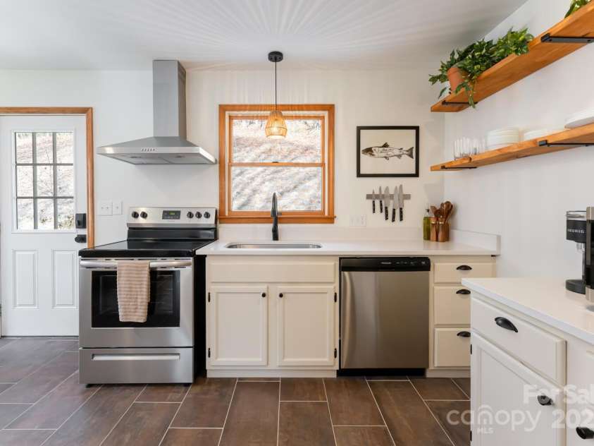 209 Newdale Church Road, Burnsville, NC 28714.  MLS# CAR4214947, YatesRealty ID 32372. Kitchen
