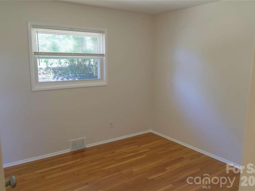 354 Brevard Road, Asheville, NC 28806.  MLS# CAR4396770, YatesRealty ID 32373. 