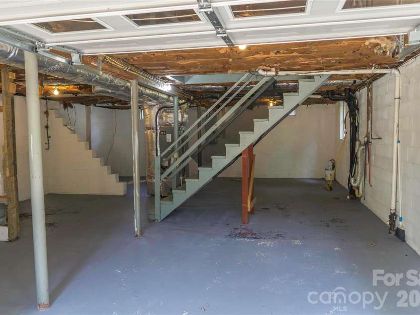354 Brevard Road, Asheville, NC 28806.  MLS# CAR4396770, YatesRealty ID 32373. 