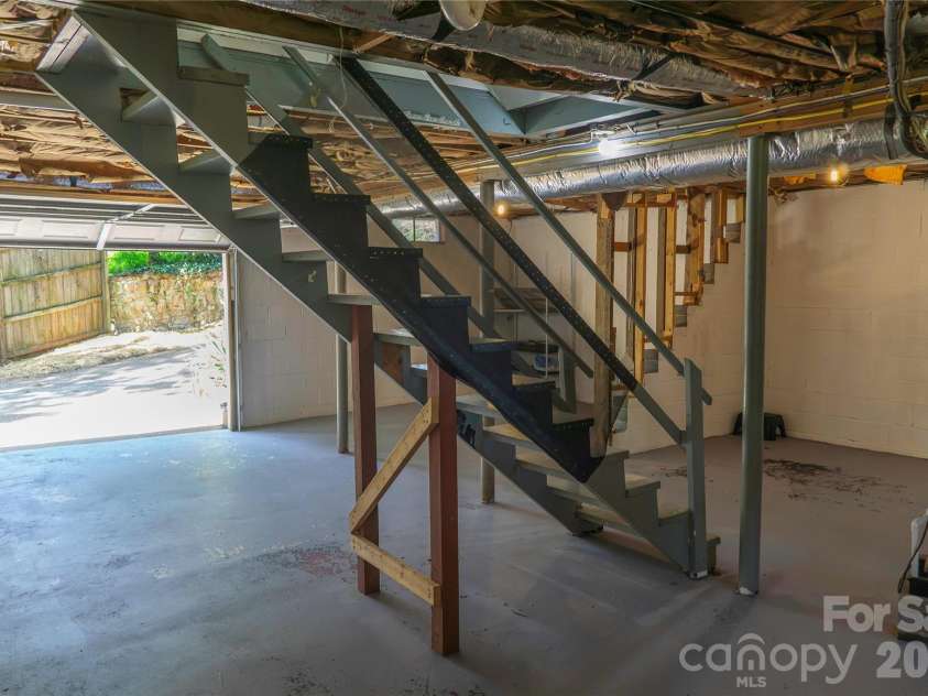 354 Brevard Road, Asheville, NC 28806.  MLS# CAR4396770, YatesRealty ID 32373. 