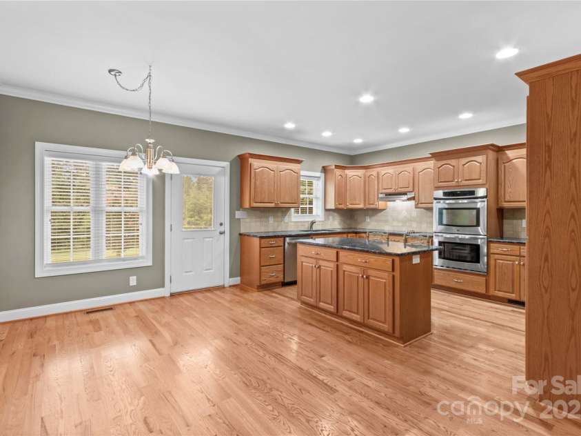 143 Larue Circle, Statesville, NC 28625.  MLS# CAR4287817, YatesRealty ID 32374. Dining Area