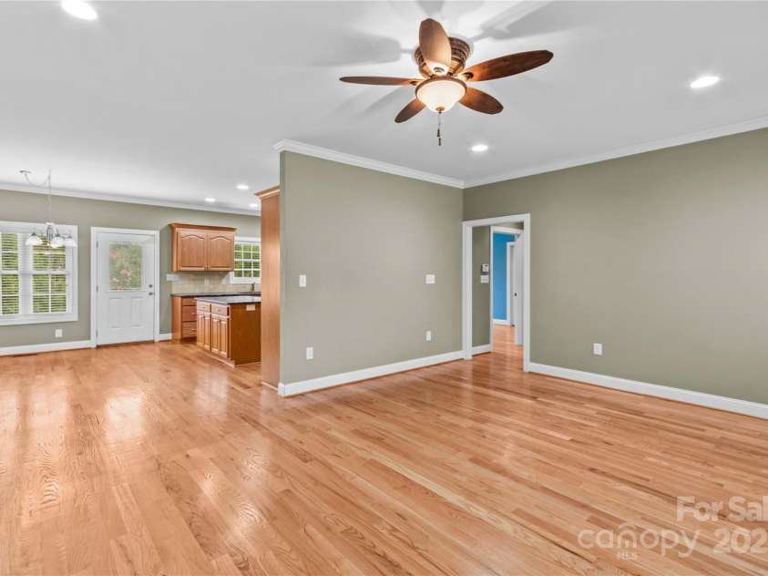 143 Larue Circle, Statesville, NC 28625.  MLS# CAR4287817, YatesRealty ID 32374. Living Room