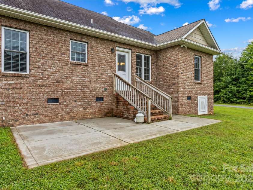 143 Larue Circle, Statesville, NC 28625.  MLS# CAR4287817, YatesRealty ID 32374. Patio