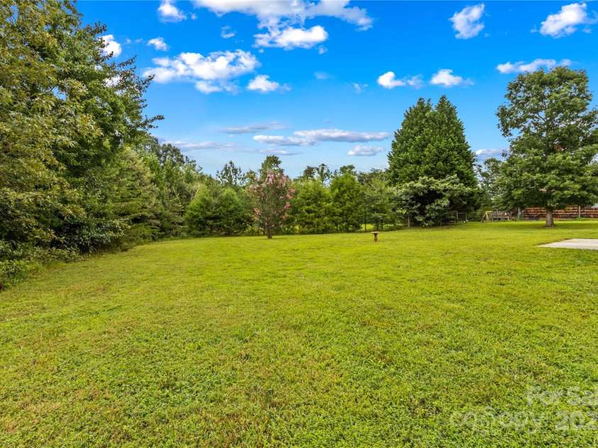 143 Larue Circle, Statesville, NC 28625.  MLS# CAR4287817, YatesRealty ID 32374. Yard