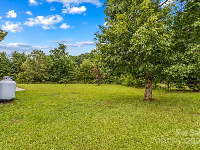 143 Larue Circle, Statesville, NC 28625.  MLS# CAR4287817, YatesRealty ID 32374. Yard