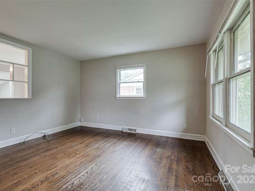 4808 Brooktree Drive, Charlotte, NC 28208.  MLS# CAR4290664, YatesRealty ID 32375. 