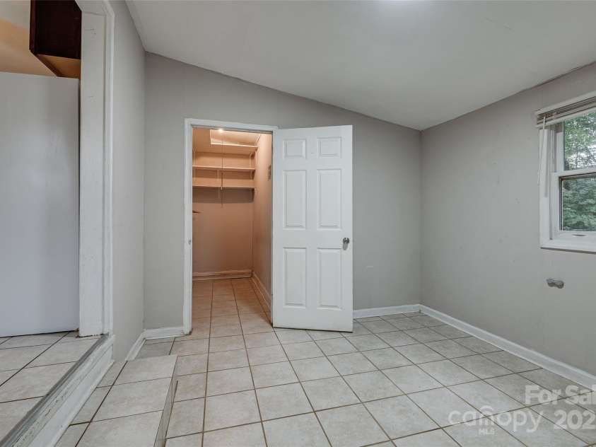 4808 Brooktree Drive, Charlotte, NC 28208.  MLS# CAR4290664, YatesRealty ID 32375. 