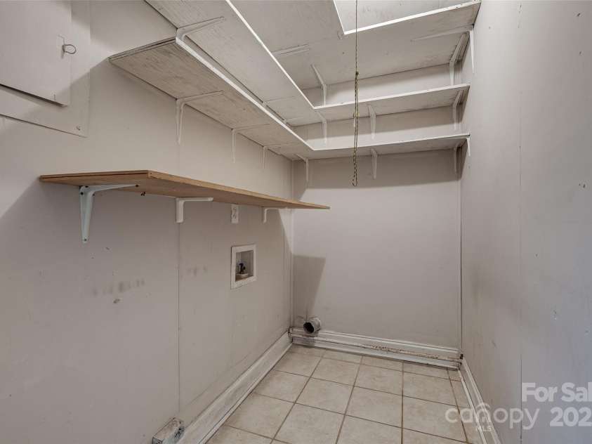 4808 Brooktree Drive, Charlotte, NC 28208.  MLS# CAR4290664, YatesRealty ID 32375. 