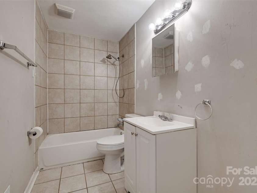 4808 Brooktree Drive, Charlotte, NC 28208.  MLS# CAR4290664, YatesRealty ID 32375. 