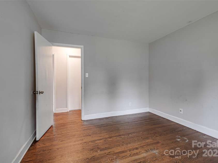 4808 Brooktree Drive, Charlotte, NC 28208.  MLS# CAR4290664, YatesRealty ID 32375. 