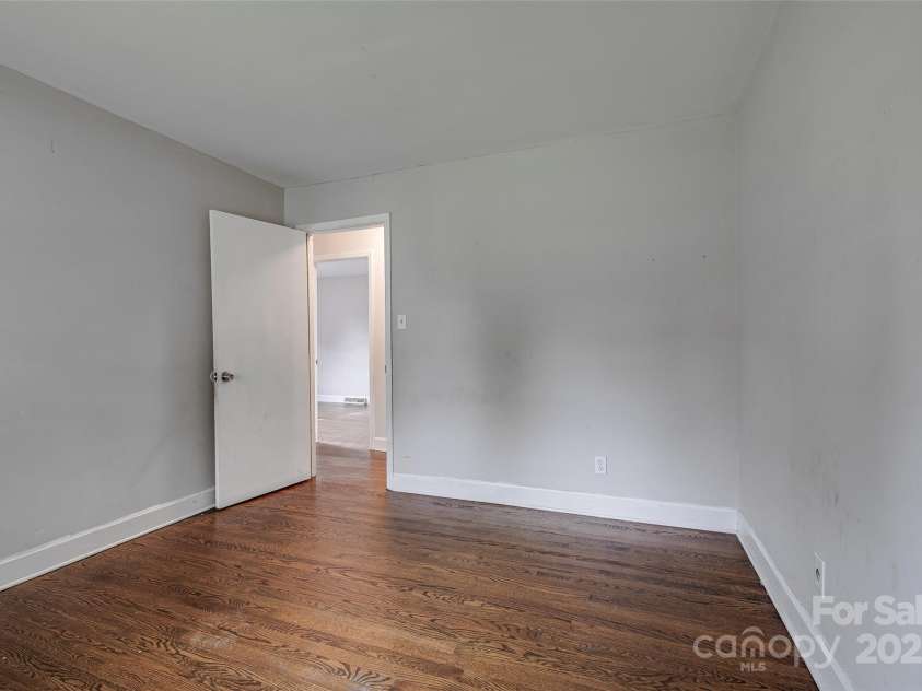 4808 Brooktree Drive, Charlotte, NC 28208.  MLS# CAR4290664, YatesRealty ID 32375. 