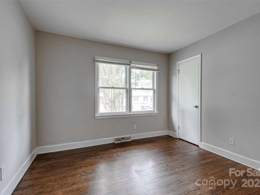 4808 Brooktree Drive, Charlotte, NC 28208.  MLS# CAR4290664, YatesRealty ID 32375. 