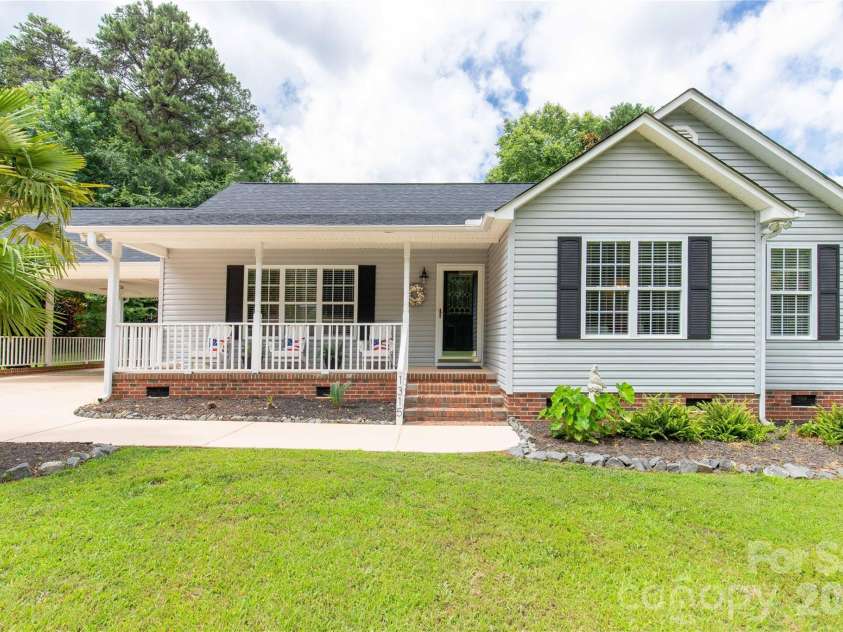 1315 Ridgewood Drive, Rock Hill, SC 29732.  MLS# CAR4393979, YatesRealty ID 32376. 