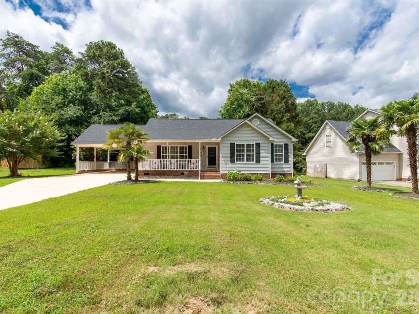 1315 Ridgewood Drive, Rock Hill, SC 29732.  MLS# CAR4393979, YatesRealty ID 32376. 