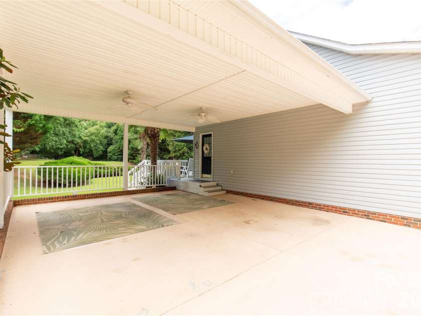 1315 Ridgewood Drive, Rock Hill, SC 29732.  MLS# CAR4393979, YatesRealty ID 32376. 