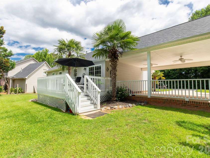 1315 Ridgewood Drive, Rock Hill, SC 29732.  MLS# CAR4393979, YatesRealty ID 32376. 