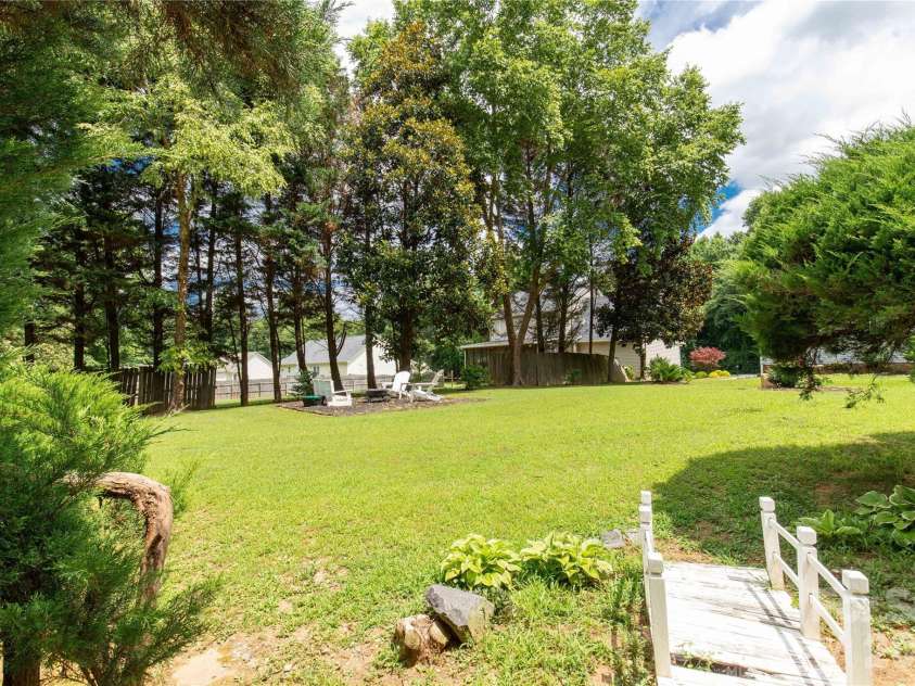1315 Ridgewood Drive, Rock Hill, SC 29732.  MLS# CAR4393979, YatesRealty ID 32376. 