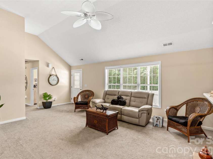 1315 Ridgewood Drive, Rock Hill, SC 29732.  MLS# CAR4393979, YatesRealty ID 32376. 