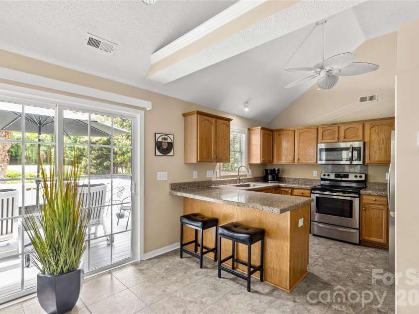 1315 Ridgewood Drive, Rock Hill, SC 29732.  MLS# CAR4393979, YatesRealty ID 32376. 