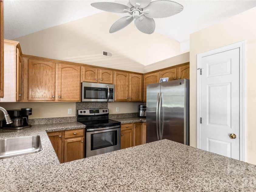 1315 Ridgewood Drive, Rock Hill, SC 29732.  MLS# CAR4393979, YatesRealty ID 32376. 