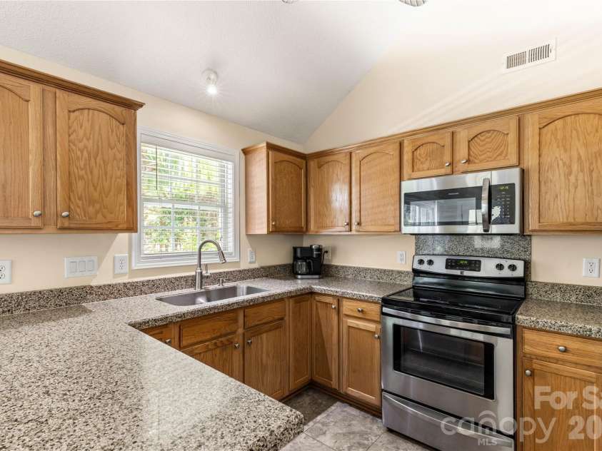1315 Ridgewood Drive, Rock Hill, SC 29732.  MLS# CAR4393979, YatesRealty ID 32376. 