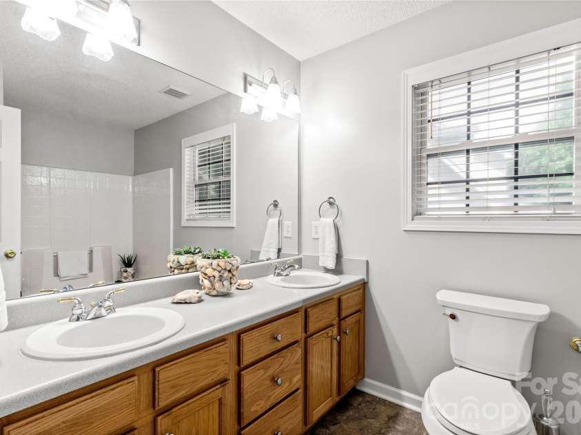 1315 Ridgewood Drive, Rock Hill, SC 29732.  MLS# CAR4393979, YatesRealty ID 32376. 
